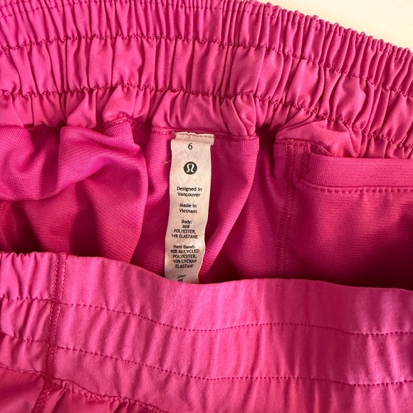 lululemon athletica Sonic Pink Hotty Hot Shorts | Low rise 4” inseam - Picture 4 of 4